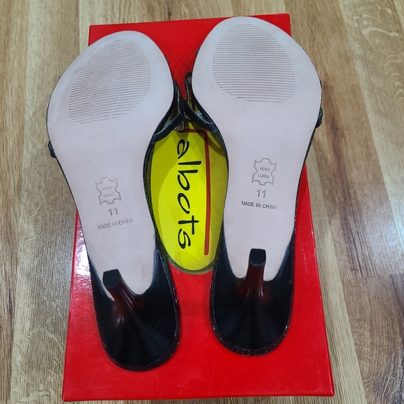 New Talbots Filomena Black Snakeskin Mid-Height Women's Slip-on, Size 11 - Picture 8 of 12